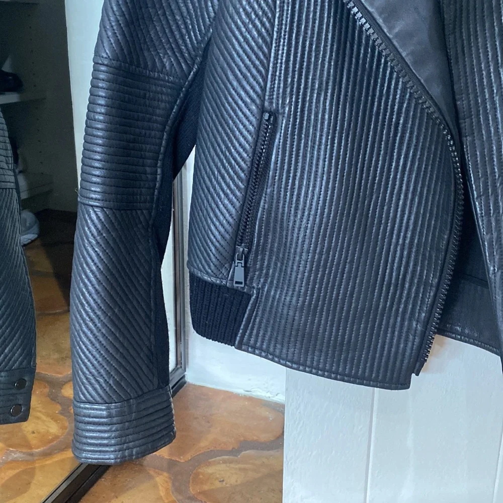 Ellie Tahari leather Bomber Jacket Size Small - Picture 4 of 14